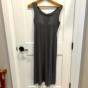 Uniqlo maxi Slate Grey. Built in bra. Cotton spandex.